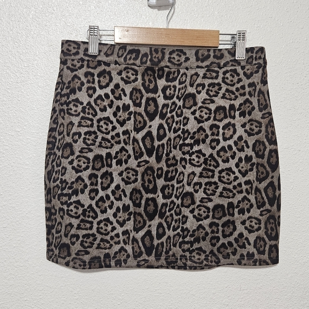 Revolve Superdown mini leopard print skirt size small